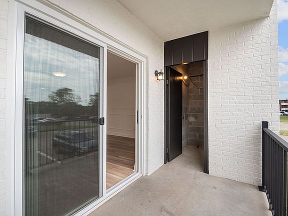 5th image of 721 Meadow Wood Dr #5