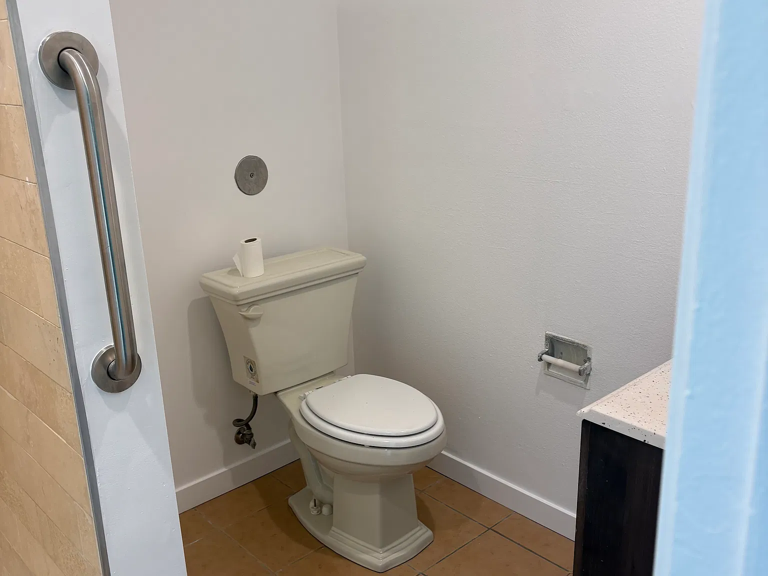 2 bed, 1.5 bath, 900 sqft, $2,690 — Photo 3