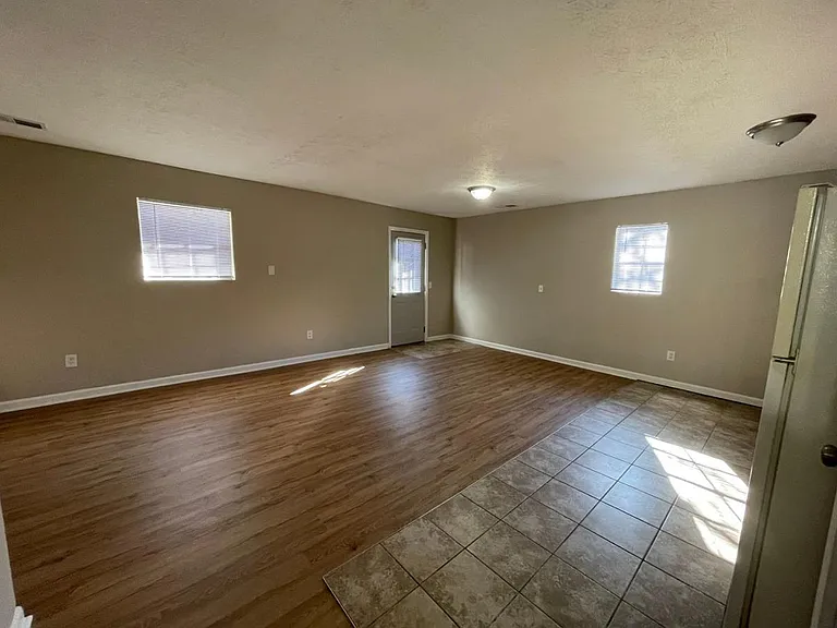 503 Johnson St — Photo 4
