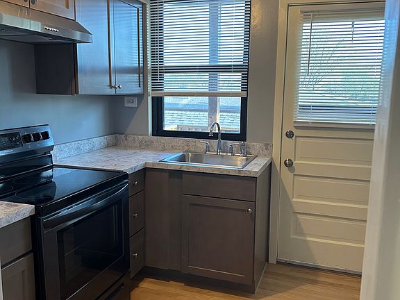 4th image of 6216 N Whipple St APT 3E