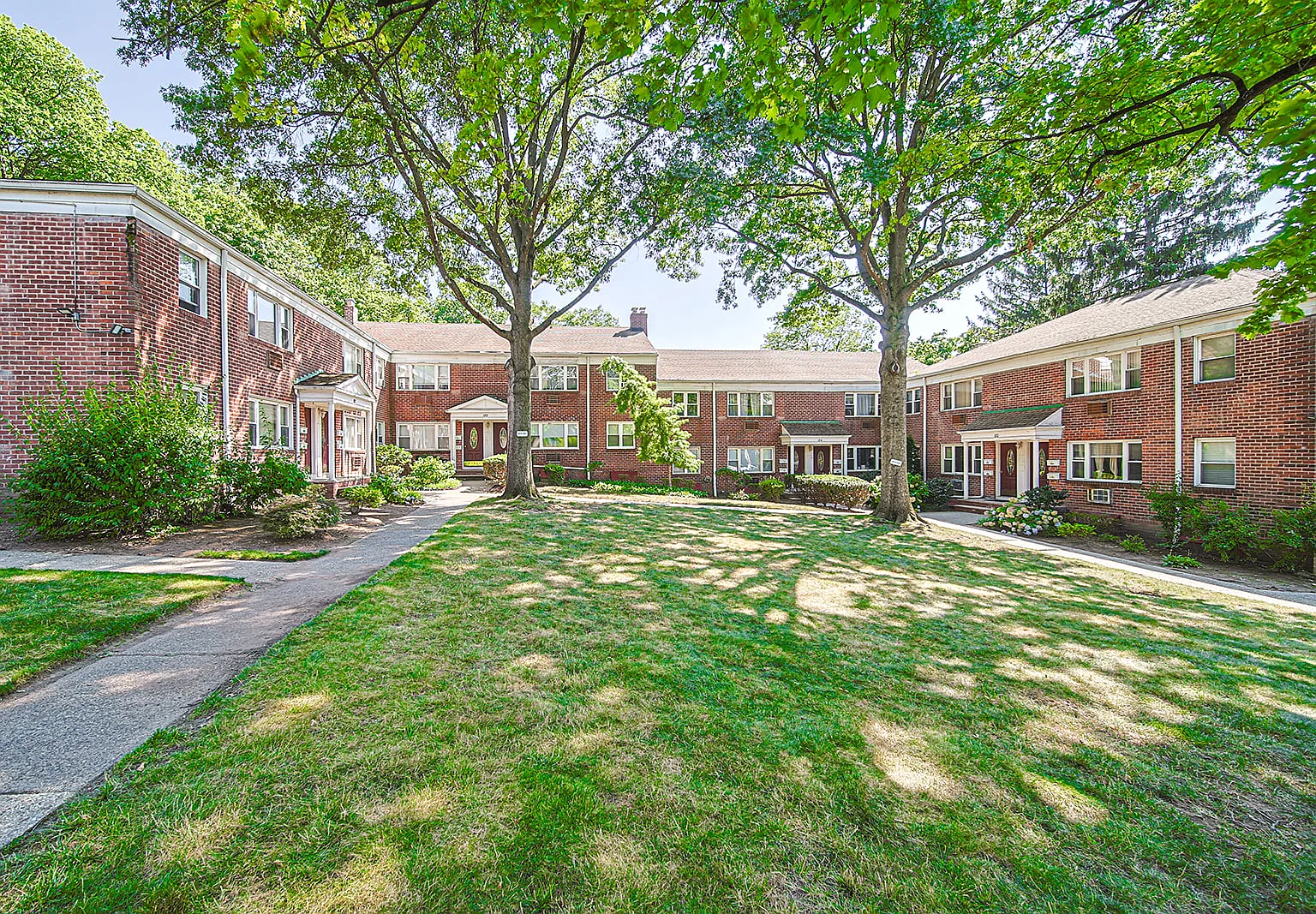 2 bed, 915 sqft, $2,500 — Photo 1