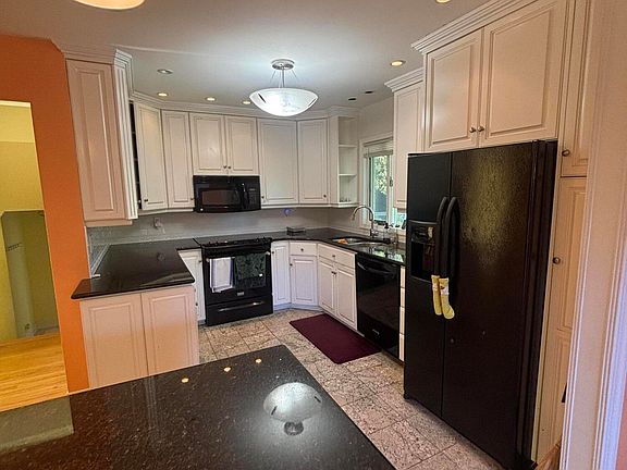 4th image of 3610 Glencreek Ln