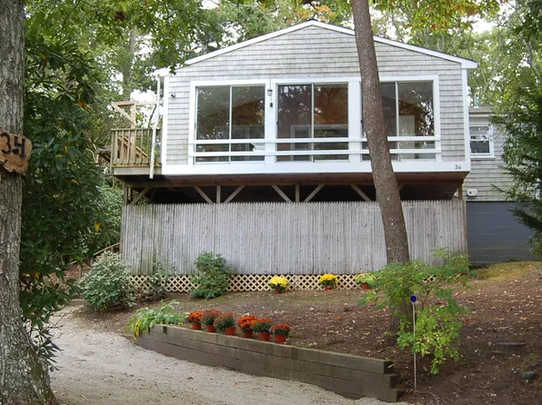 34 Santuit Lane, Mashpee, MA 02649