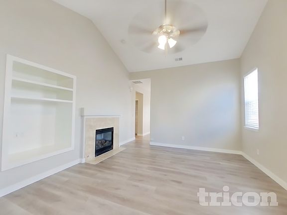 3rd image of 12981 Roslyn St