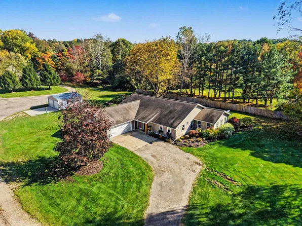 4025 21st St, Dorr, MI 49323