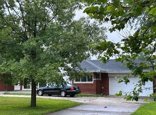 6 Country Club Dr, Olympia Fields, IL