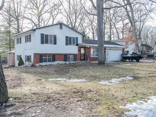 1175 Westlake Woods Dr, Springfield, MI 49037