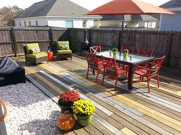 Backyard for entertaining!