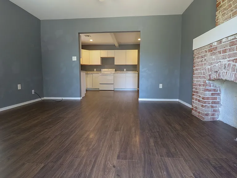 353 S Zunis Ave Duplex — Photo 4