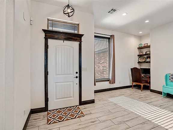 5th image of 9812 Bentley Dr