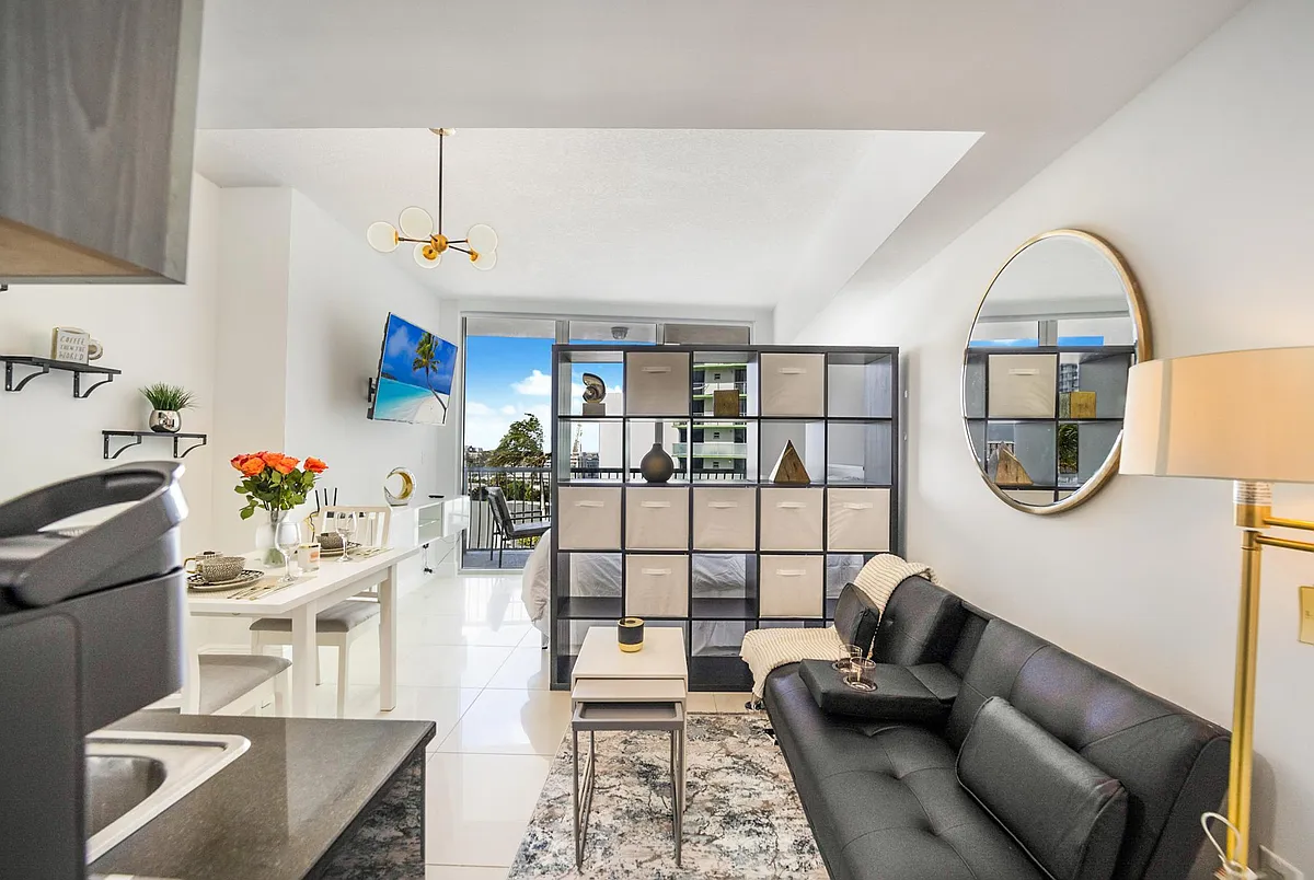 Building Photo - 1750 N Bayshore Dr #1219