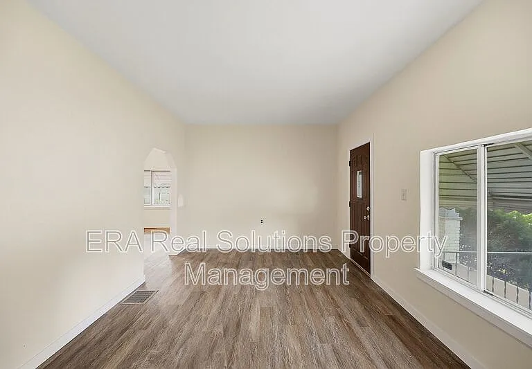 2028 W Galbraith Rd — Photo 16