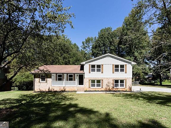 2nd image of 2882 Creek Dr