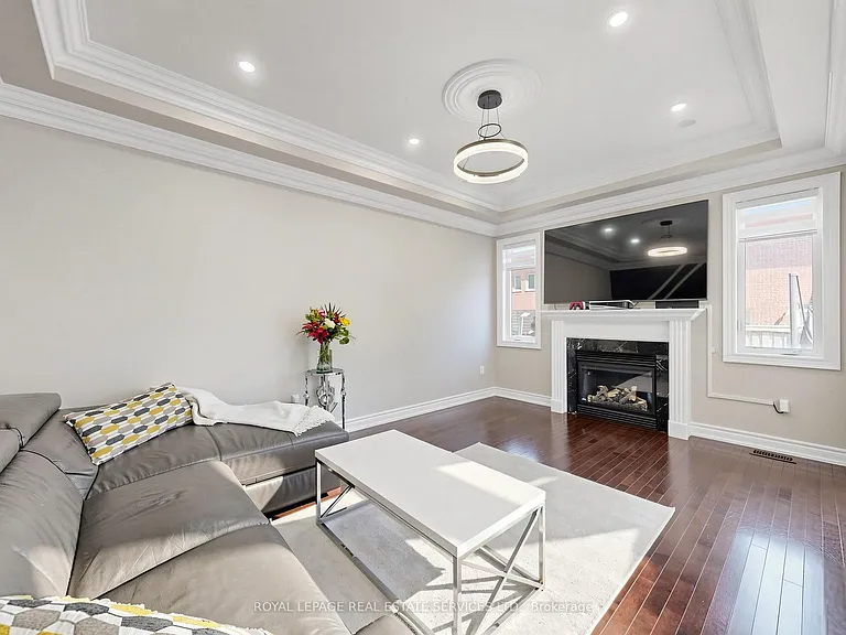 1158 Atkins Dr — Photo 3