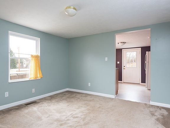 5th image of 611 Columbus St