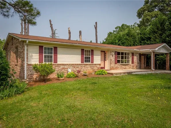 4660 Camp Betty Hastings Rd, Walkertown, NC 27051