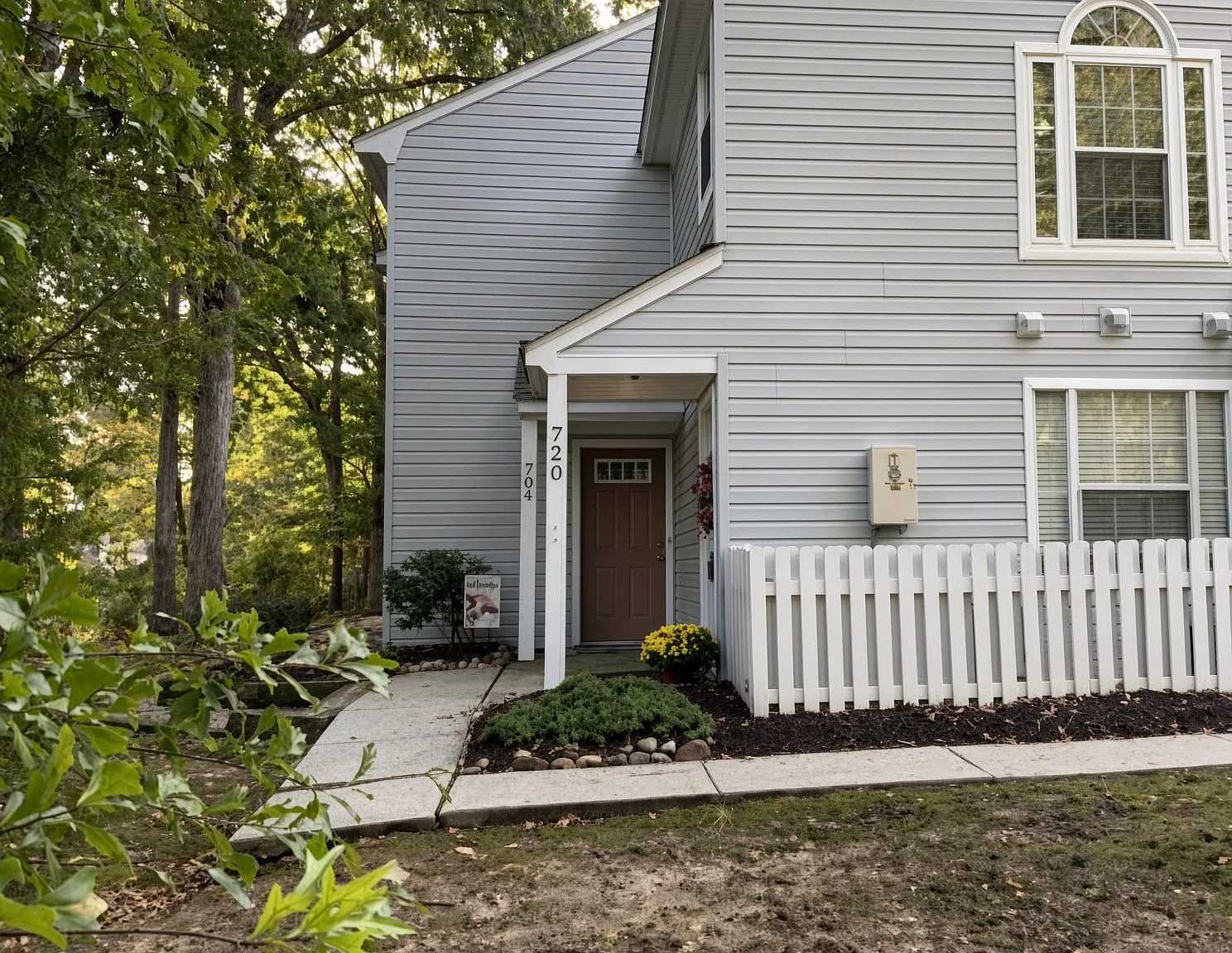 2 bed, 838 sqft, $2,000 — Photo 2