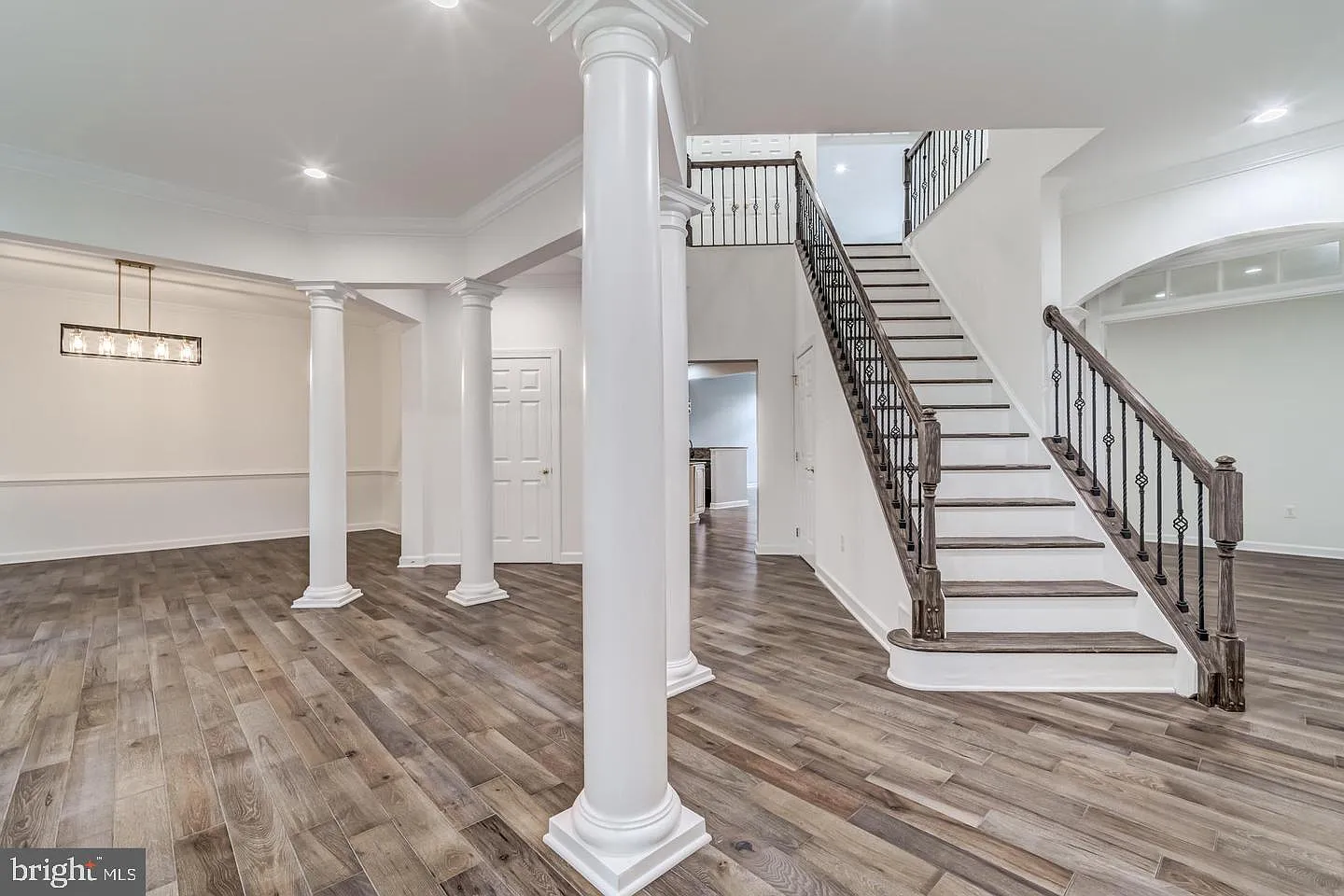 4 bed, 3.5 bath, 4199 sqft, $4,350 — Photo 2