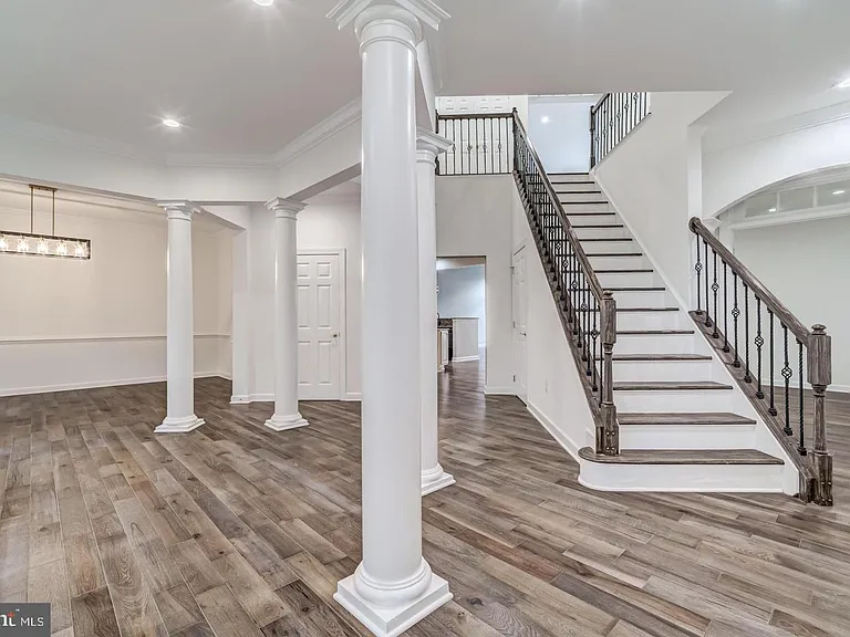 24909 Pinebrook Rd — Photo 2