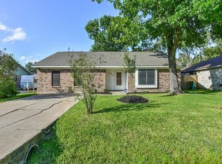3425 Meadowville Dr, Pearland, TX 77581