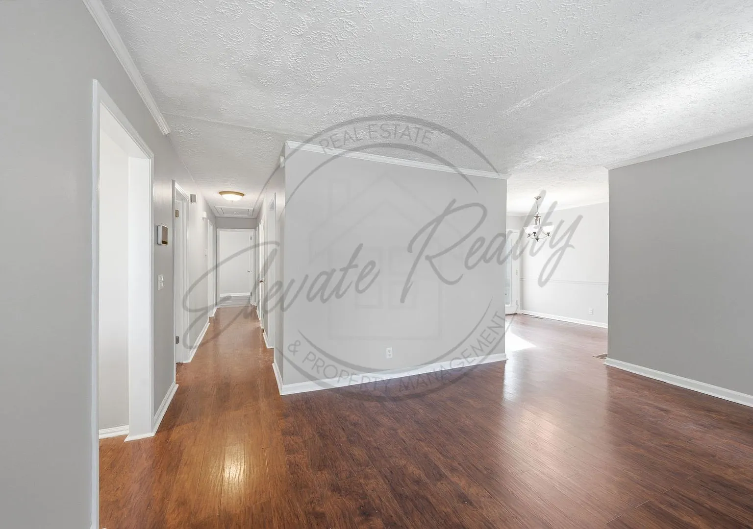 Beautiful Single-Level Home in Heritage Square Fenced Backyard & Prime Madison Location! — Photo 3