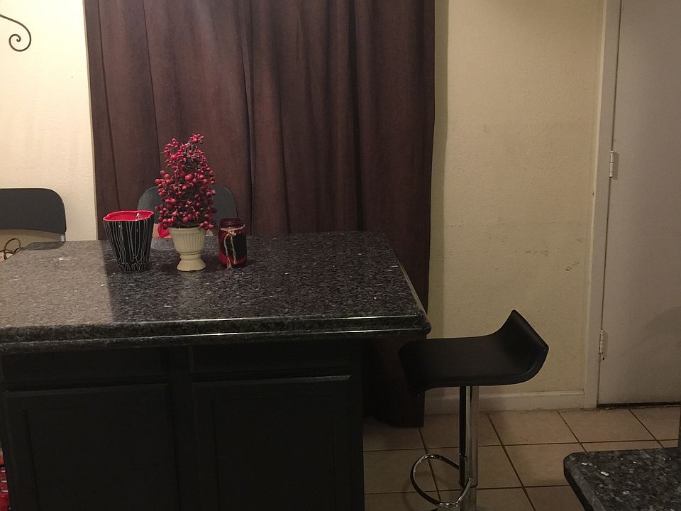 1st image of 1912 Oak Hill Cir