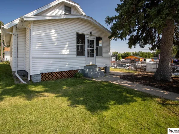 5135 S 38th St, Omaha, NE 68107