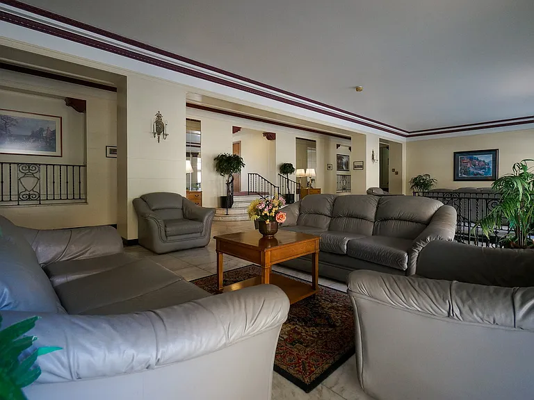 Arlington Apartments — Photo 6