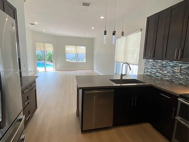 628 SW 168th Ter — Photo 10