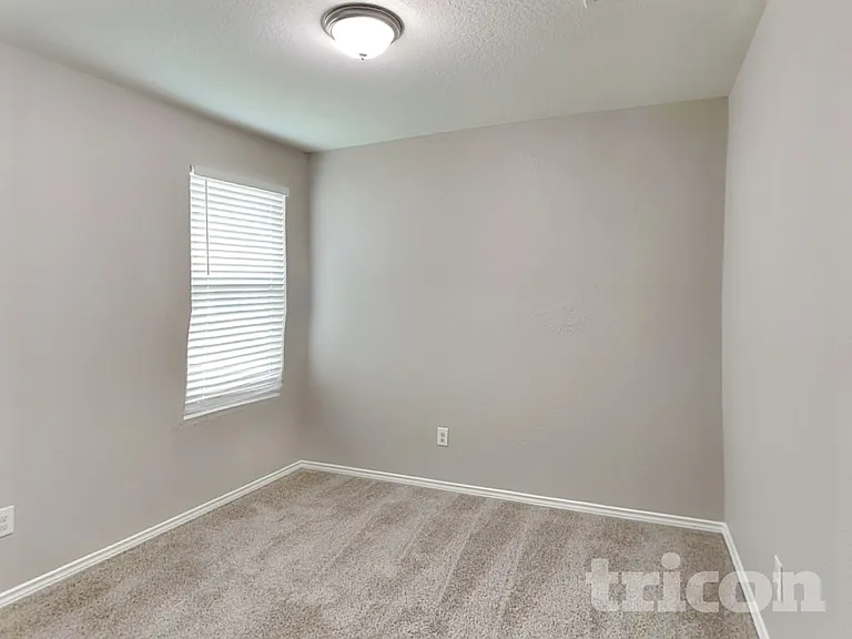 5118 Everett Loop — Photo 10