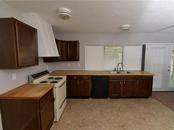 3rd image of 5204 Avery Ln
