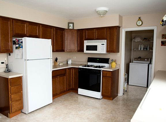 4th image of 16813 Le Claire Ave