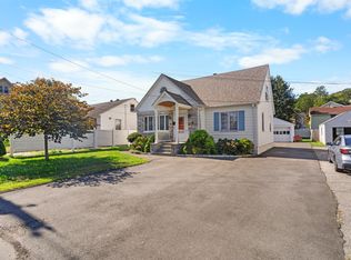 18 Cliff St, Shelton, CT 06484