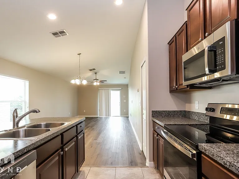 6408 Trent Creek Dr — Photo 3