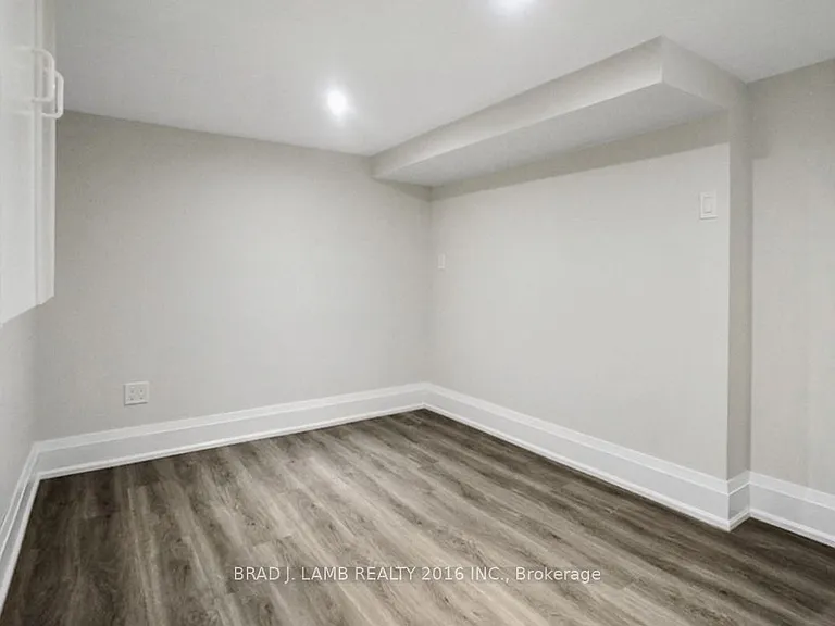 62 Royal Garden Blvd #BASEMENT — Photo 6