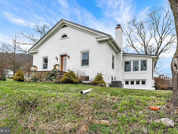 2nd image of 889 Pfoutz Valley Rd