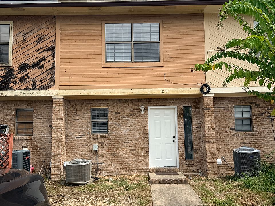 1st image of 109 Davenport Rd #109