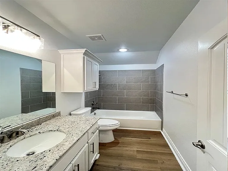 806 Greyson Ln — Photo 11