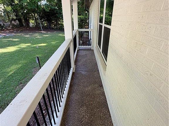 4th image of 2190 Highview Rd SW
