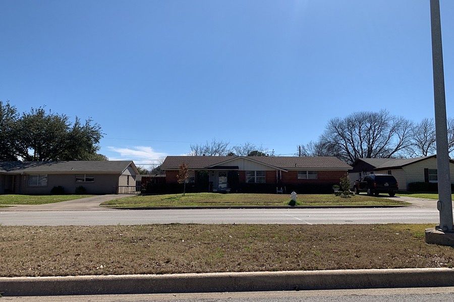 1st image of 3040 Valwood Pkwy