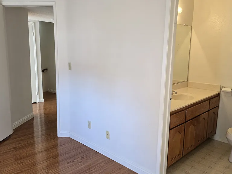 1049 Linden Ave #7 — Photo 11