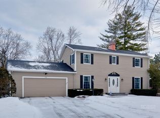 713 W Woodland Rd, Lake Bluff, IL 60044