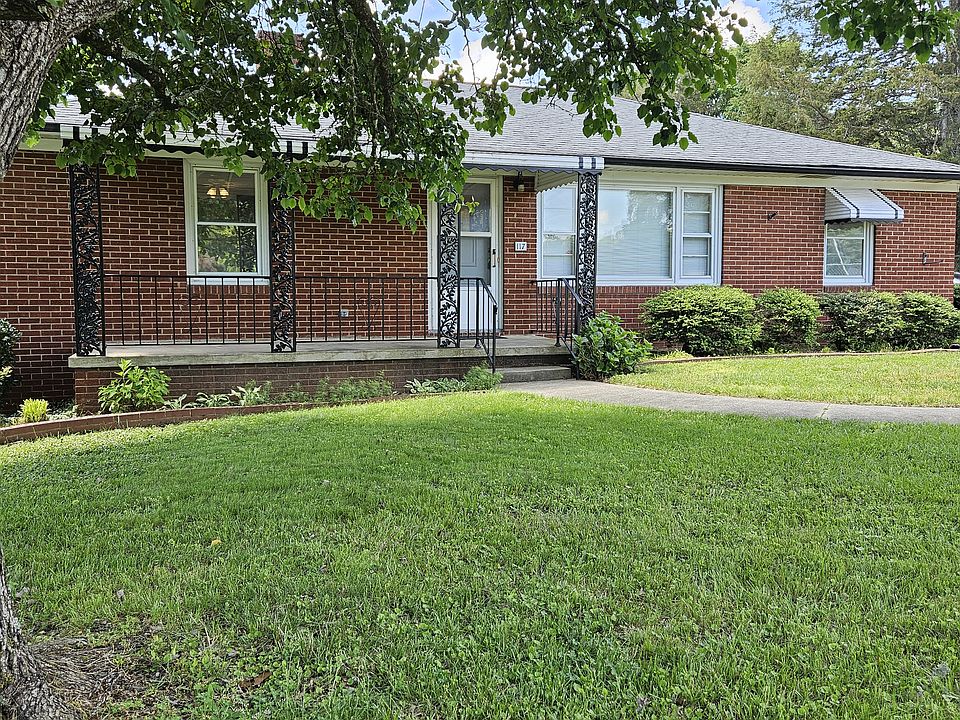Beautiful mid-century modern home on quiet cul-de-sac in Oakview. Convenient to N. Main Street, Oakview Elementary, Oakview Recreation Center, High Point University, and I74/Hwy. 311 Bypass.