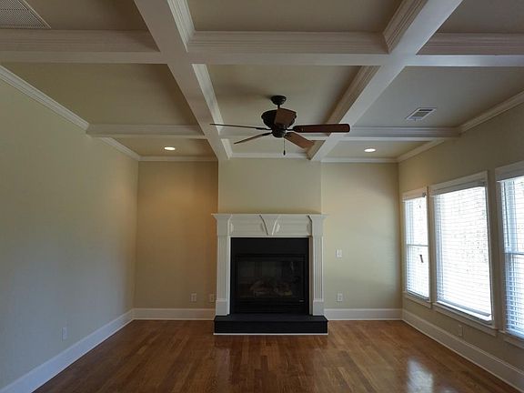 Family room w. coffered ceiling