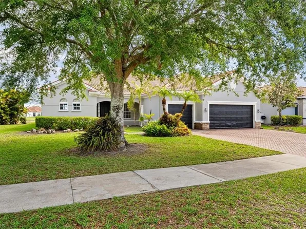 2099 Grove DR, NAPLES, FL 34120