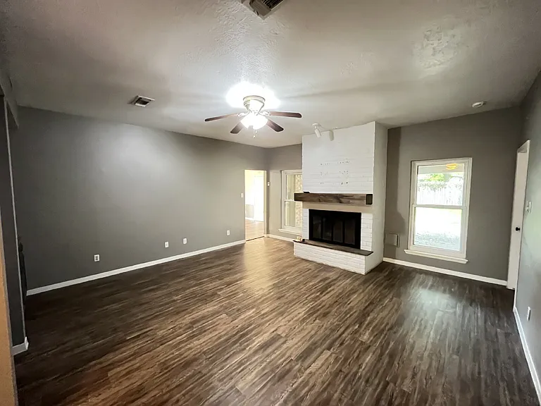 2919 Holly Green Dr — Photo 10
