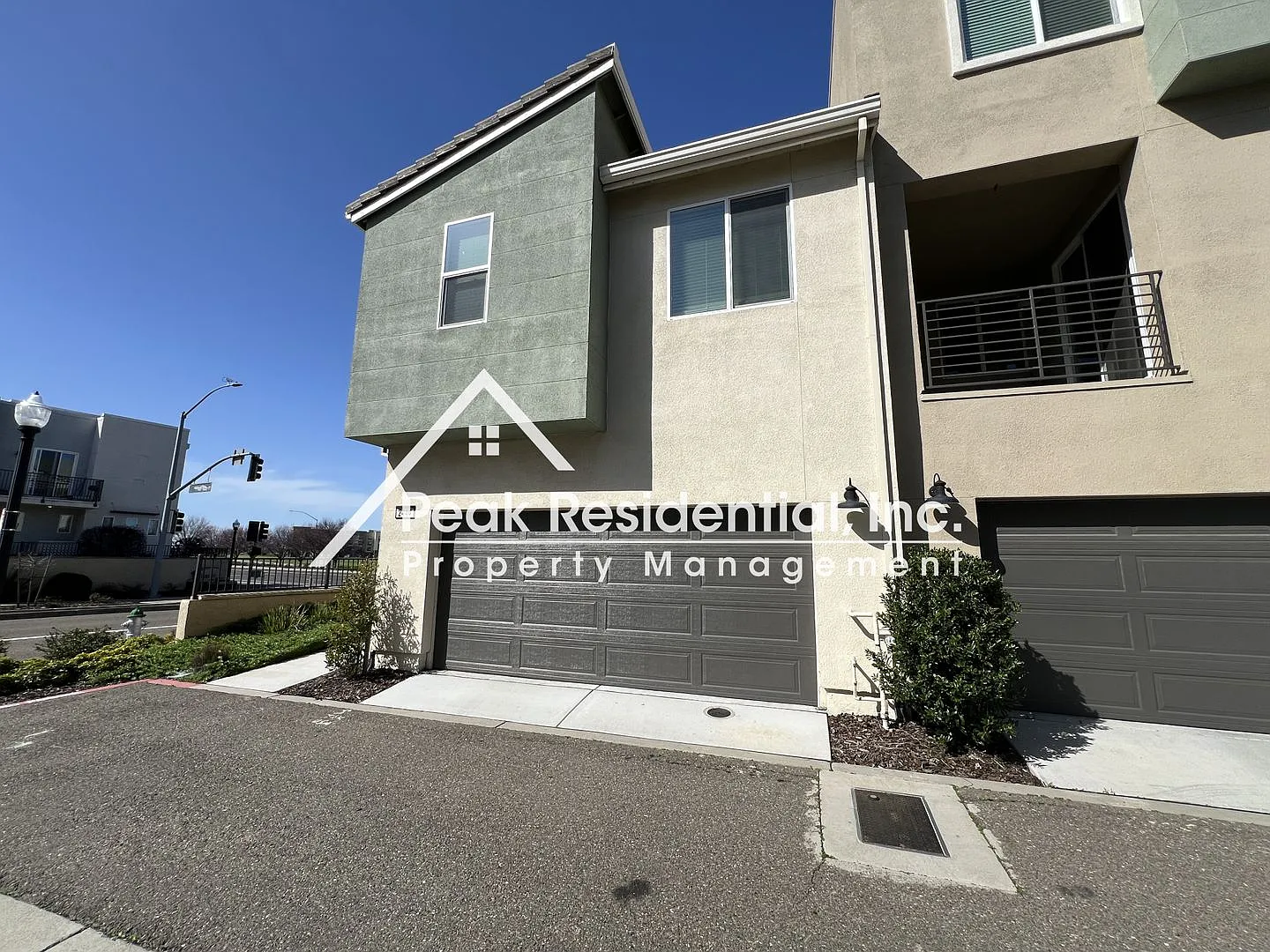 Wonderful 3bd/2.5ba North Natomas Townhouse — Photo 2