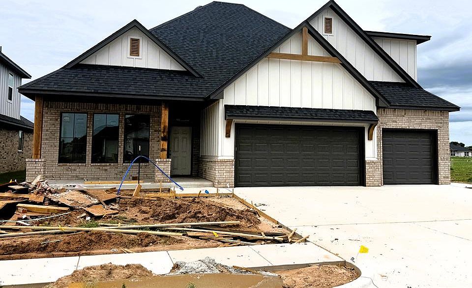1st image of 16029 Navarra Way