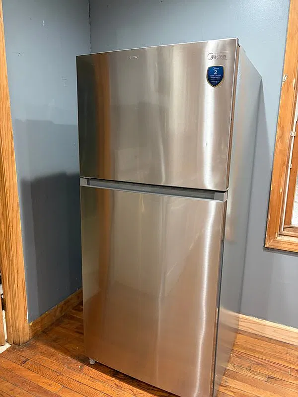 3 bed, 2.0 bath, 1000 sqft, $3,300 — Photo 3