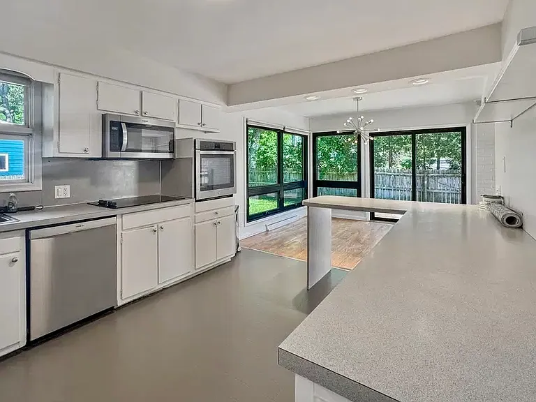 1350 Pinecrest Ave SE #2 — Photo 3
